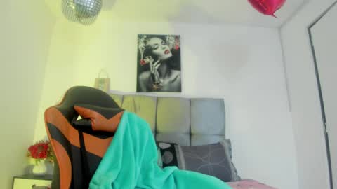 ariel_wish online show from May 11, 2026, 1:06 pm