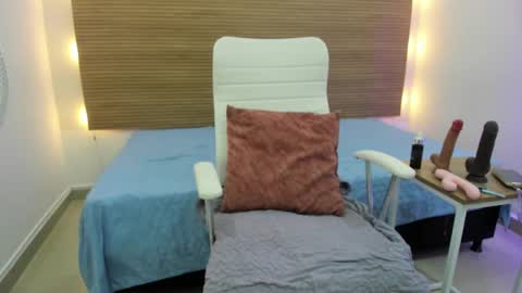 ariela__ online show from February 12, 2025, 4:33 am