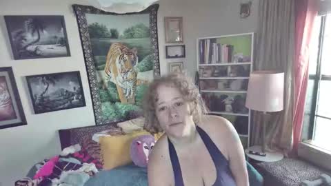 Snapshot of arielabai chatting on October 7, 2025, 6:27 pm Arielle Ari online show from October 7, 2025, 6:27 pm