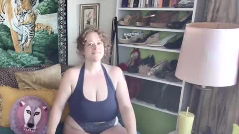 Snapshot of arielabai chatting on November 3, 2025, 5:03 pm Arielle Ari online show from November 3, 2025, 5:03 pm