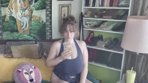 Snapshot of arielabai chatting on November 7, 2025, 5:57 pm Arielle Ari online show from November 7, 2025, 5:57 pm