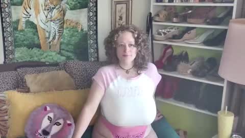 Snapshot of arielabai chatting on November 13, 2025, 4:50 pm Arielle Ari online show from November 13, 2025, 4:50 pm