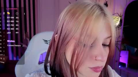 Snapshot of arielabradberry chatting on September 12, 2025, 12:27 pm Ariel online show from September 12, 2025, 12:27 pm