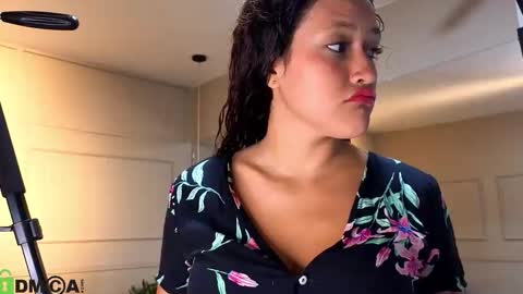 Snapshot of arielblossom____ chatting on February 2, 2026, 11:42 am arielblossom____ online show from February 2, 2026, 11:42 am