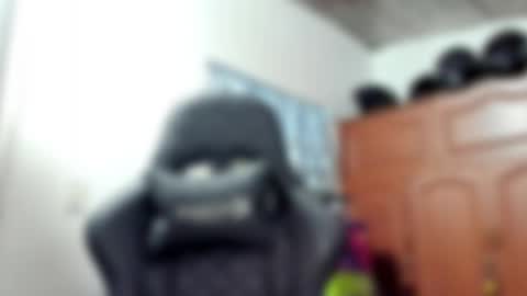 Snapshot of ariell_rose1 chatting on May 19, 2026, 2:18 am Stephany online show from May 19, 2026, 2:18 am