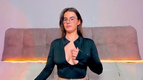 Ariella online show from June 10, 2026, 3:18 am