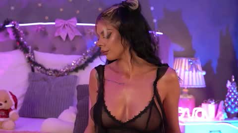 Ariell online show from December 15, 2025, 6:01 pm