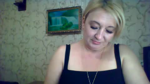 ArielXLoveresss online show from September 12, 2025, 5:02 pm
