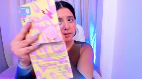 arihanna_london online show from May 14, 2026, 3:57 am