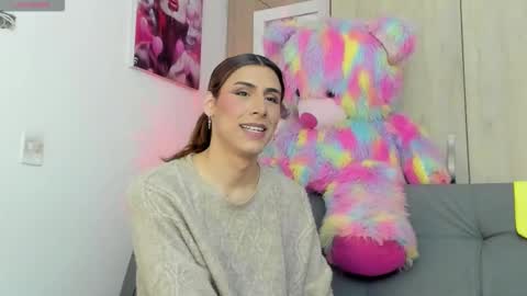 Ariana Forero ---- independet model online show from November 6, 2025, 2:51 pm
