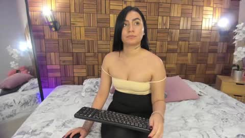 Snapshot of ariiaa_1 chatting on January 17, 2025, 11:51 pm ARIANNA online show from January 17, 2025, 11:51 pm