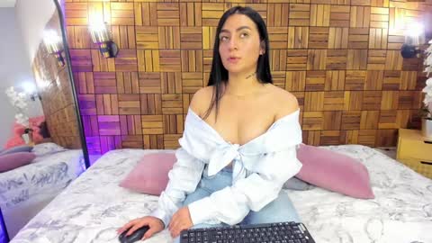 Snapshot of ariiaa_1 chatting on January 23, 2025, 8:13 pm ARIANNA online show from January 23, 2025, 8:13 pm