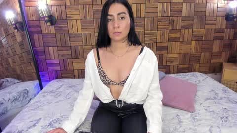 Snapshot of ariiaa_1 chatting on January 24, 2025, 11:23 pm ARIANNA online show from January 24, 2025, 11:23 pm