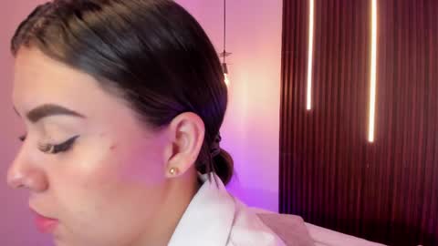  Arianna  online show from June 6, 2026, 1:05 pm