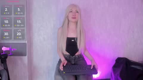 Ariel online show from November 3, 2025, 2:13 am