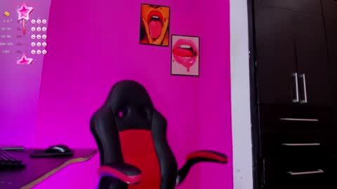 Snapshot of arisha_davis chatting on December 4, 2024, 7:45 pm arisha_davis online show from December 4, 2024, 7:45 pm