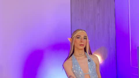 Snapshot of arivega chatting on April 9, 2026, 6:19 am Nice to meet you thumb up me please its important I LOOK MY BIO DOWN online show from April 9, 2026, 6:19 am