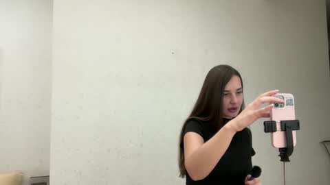 Snapshot of arivelle chatting on November 17, 2025, 11:27 am arivelle online show from November 17, 2025, 11:27 am