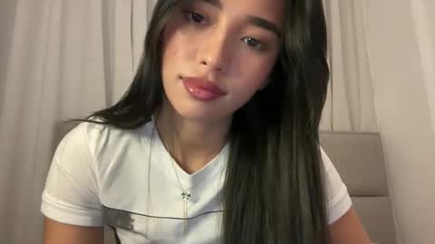 Snapshot of arivonne chatting on November 17, 2025, 3:07 pm Lily online show from November 17, 2025, 3:07 pm