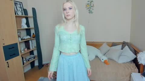 Snapshot of arlavitullo chatting on May 23, 2026, 8:29 am Emily online show from May 23, 2026, 8:29 am