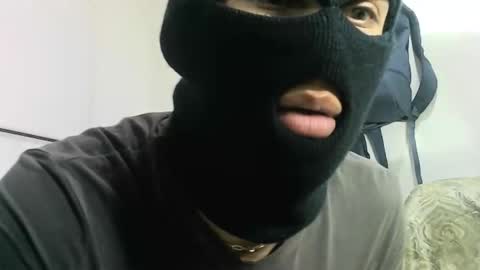 Snapshot of armandoo_25 chatting on October 9, 2025, 4:43 am Armando online show from October 9, 2025, 4:43 am