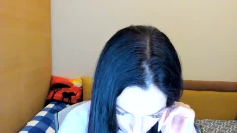 armanigirl online show from November 26, 2025, 1:34 pm