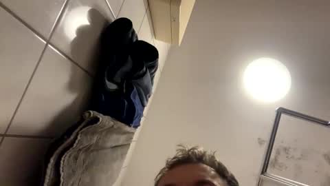 Snapshot of armyskater32 chatting on October 17, 2025, 8:44 pm armyskater32 online show from October 17, 2025, 8:44 pm