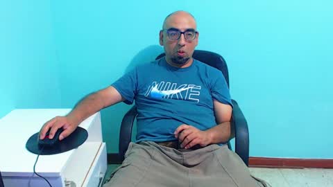 Snapshot of arnelux72 chatting on January 12, 2025, 4:52 am arnelux72 online show from January 12, 2025, 4:52 am
