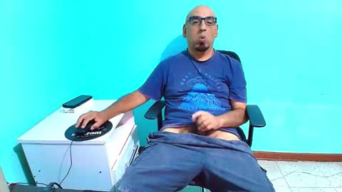 arnelux72 online show from March 11, 2026, 5:02 am