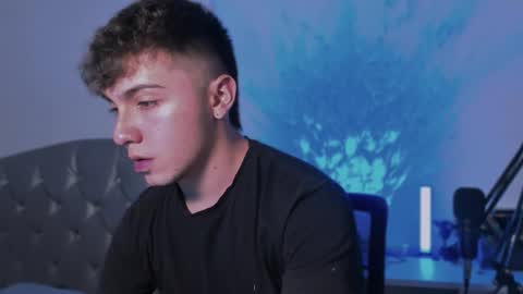 Snapshot of aron__cooper chatting on February 24, 2025, 2:30 am aron__cooper online show from February 24, 2025, 2:30 am