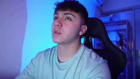 aron__cooper online show from April 28, 2026, 2:27 am
