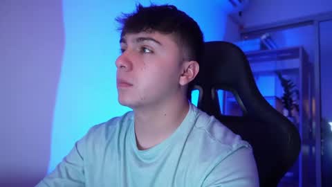 aron__cooper online show from May 7, 2026, 1:33 am