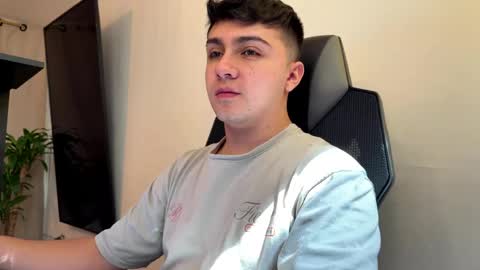 aron__cooper online show from May 9, 2026, 2:33 pm