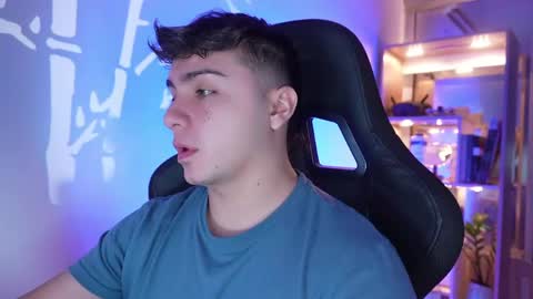 aron__cooper online show from May 10, 2026, 2:39 am