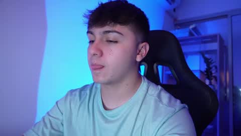aron__cooper online show from May 12, 2026, 1:03 am