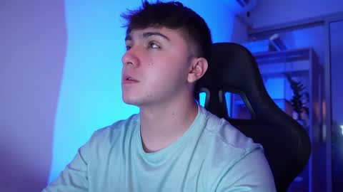 aron__cooper online show from May 13, 2026, 2:14 pm