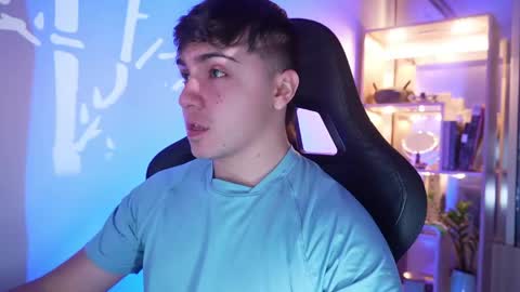 aron__cooper online show from May 14, 2026, 2:18 am