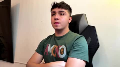 aron__cooper online show from May 16, 2026, 1:32 pm