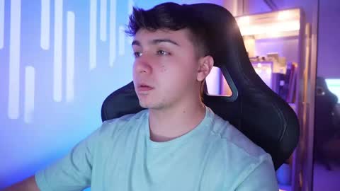 aron__cooper online show from May 20, 2026, 12:39 am
