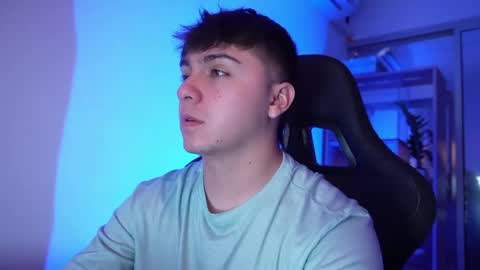 aron__cooper online show from May 21, 2026, 2:13 pm