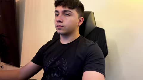 aron__cooper online show from June 5, 2026, 1:39 pm