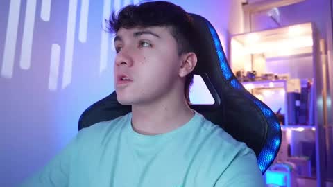 aron__cooper online show from June 9, 2026, 1:06 am