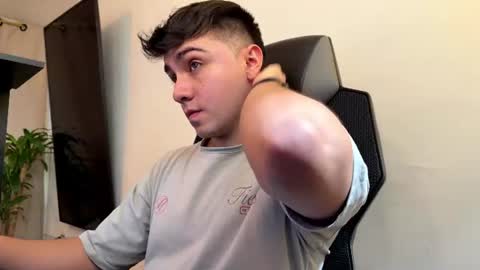 aron__cooper online show from June 12, 2026, 1:54 pm