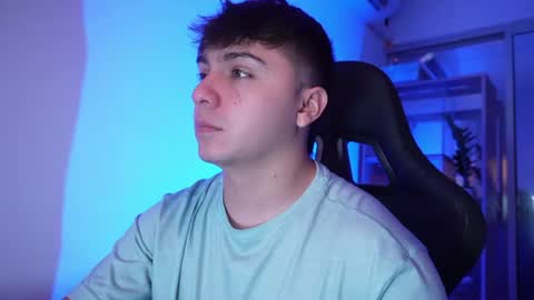 aron__cooper online show from June 17, 2026, 2:29 pm