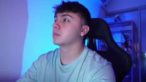 aron__cooper online show from June 22, 2026, 1:40 am