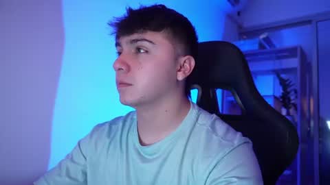 aron__cooper online show from June 24, 2026, 3:22 pm