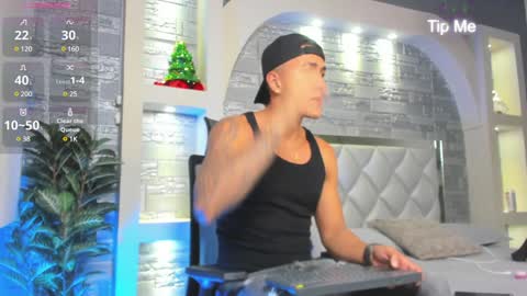 Snapshot of aron_bolt chatting on December 31, 2024, 2:14 pm ARON BOLT online show from December 31, 2024, 2:14 pm