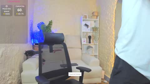Snapshot of aron_bolt chatting on January 26, 2025, 12:58 am ARON BOLT online show from January 26, 2025, 12:58 am
