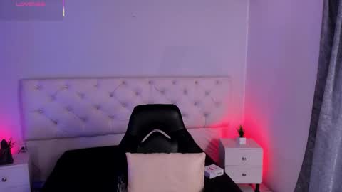 Aron cruz  online show from November 13, 2025, 1:54 pm