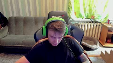 Snapshot of aron_neall chatting on September 30, 2025, 9:25 am biggest penis online show from September 30, 2025, 9:25 am